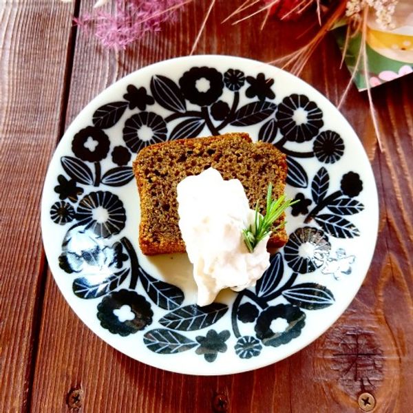 Rice Flour Hojicha Cake
