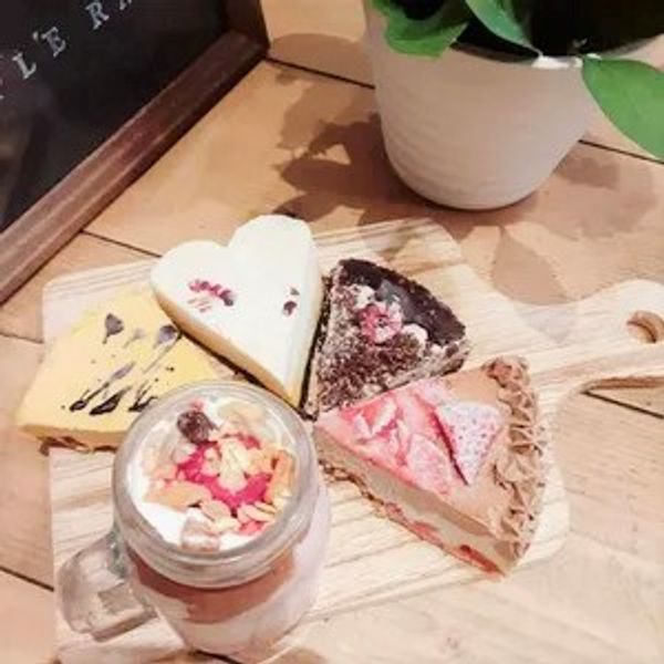 Raw & vegan cake flight set (with drink)