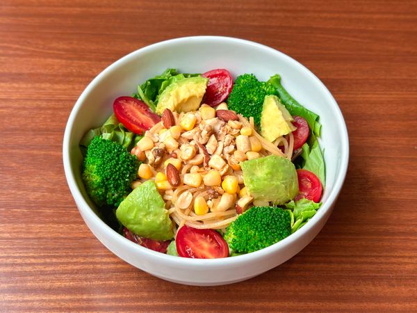 アボカドコーンサラスパ〜ミックスナッツのアクセント〜