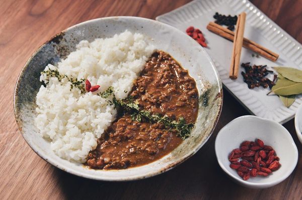 島豆腐と野菜出汁の薬膳キーマカレー