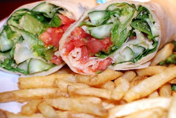 フムス、アボカド＆ベジラップ