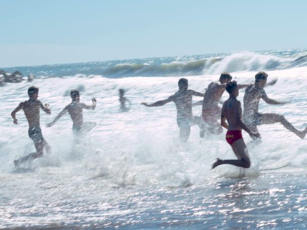 Beneficios de nadar en el mar: cómo empezar sin agobiarte