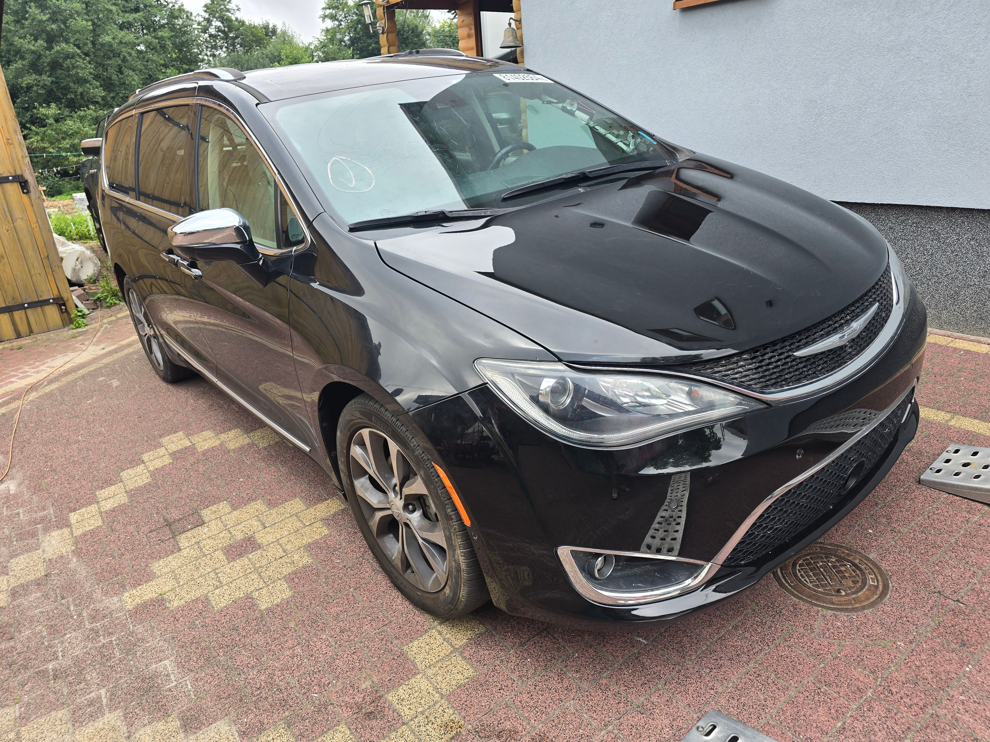 Chrysler Pacifica Minivan 2019 - zdjęcie 2