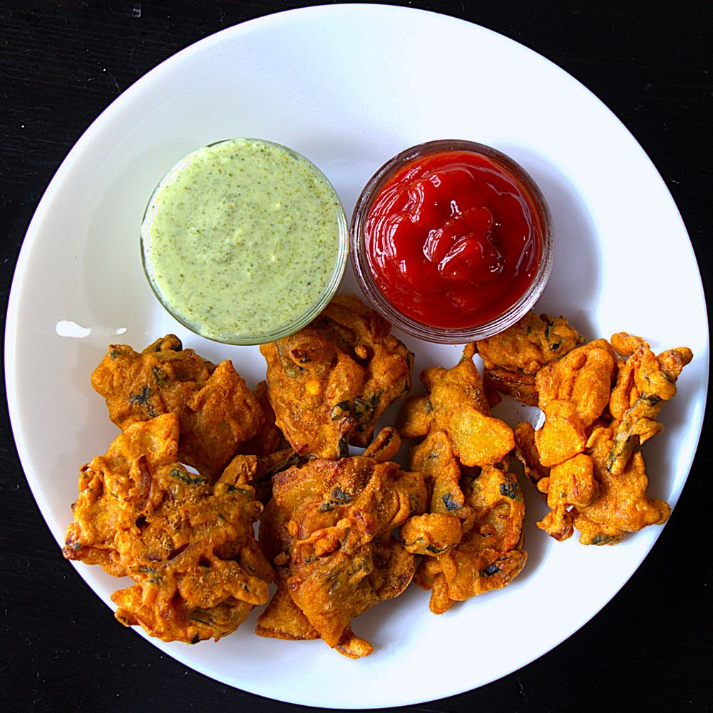 Lahori Pakoray (Fried Fritters)