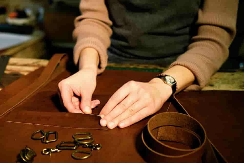 Fitting-Hardware-on-Leather Fitting Hardware on Leather