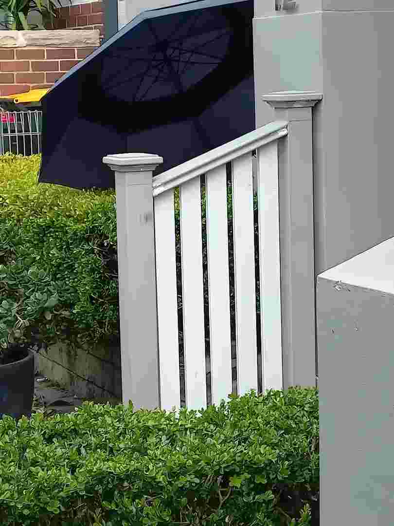 Fencing project with stepped design