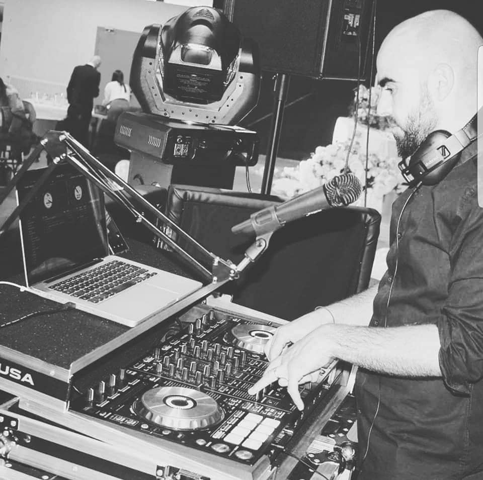 DJ-MS derrrière les platines