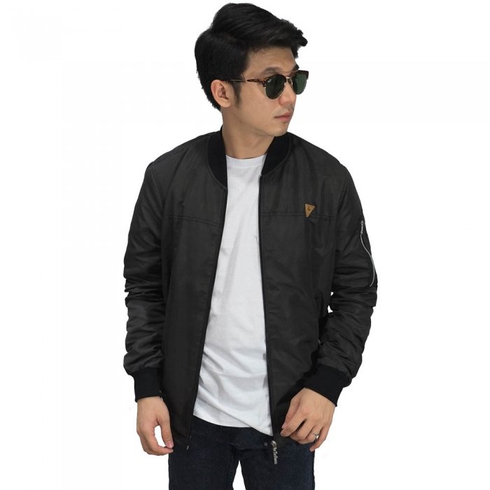  Jaket  Bomber  Parasut Basic Black Jaket  Pria