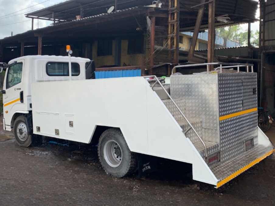 Self Propelled Water Cart