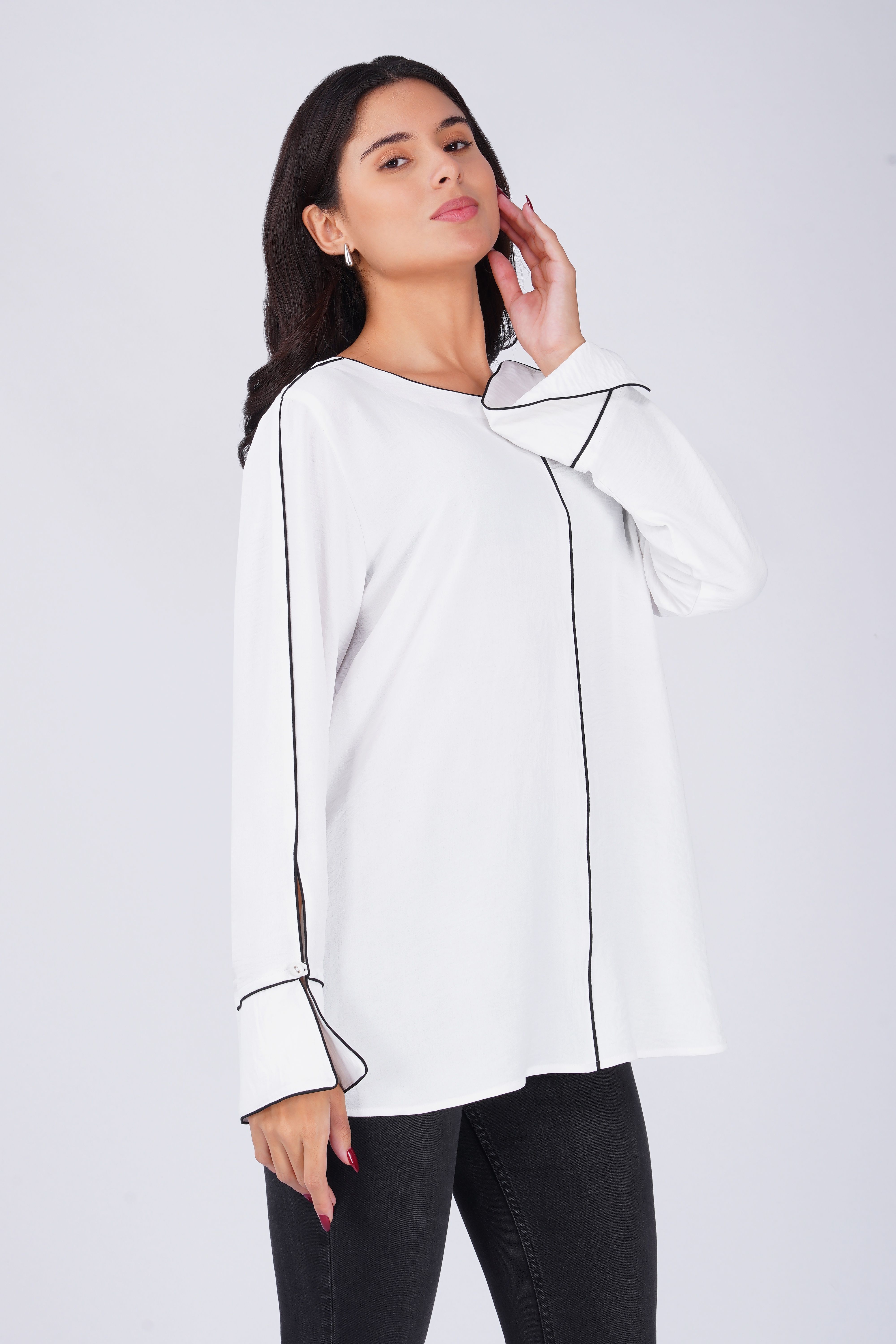 Black Piping White Crush Top