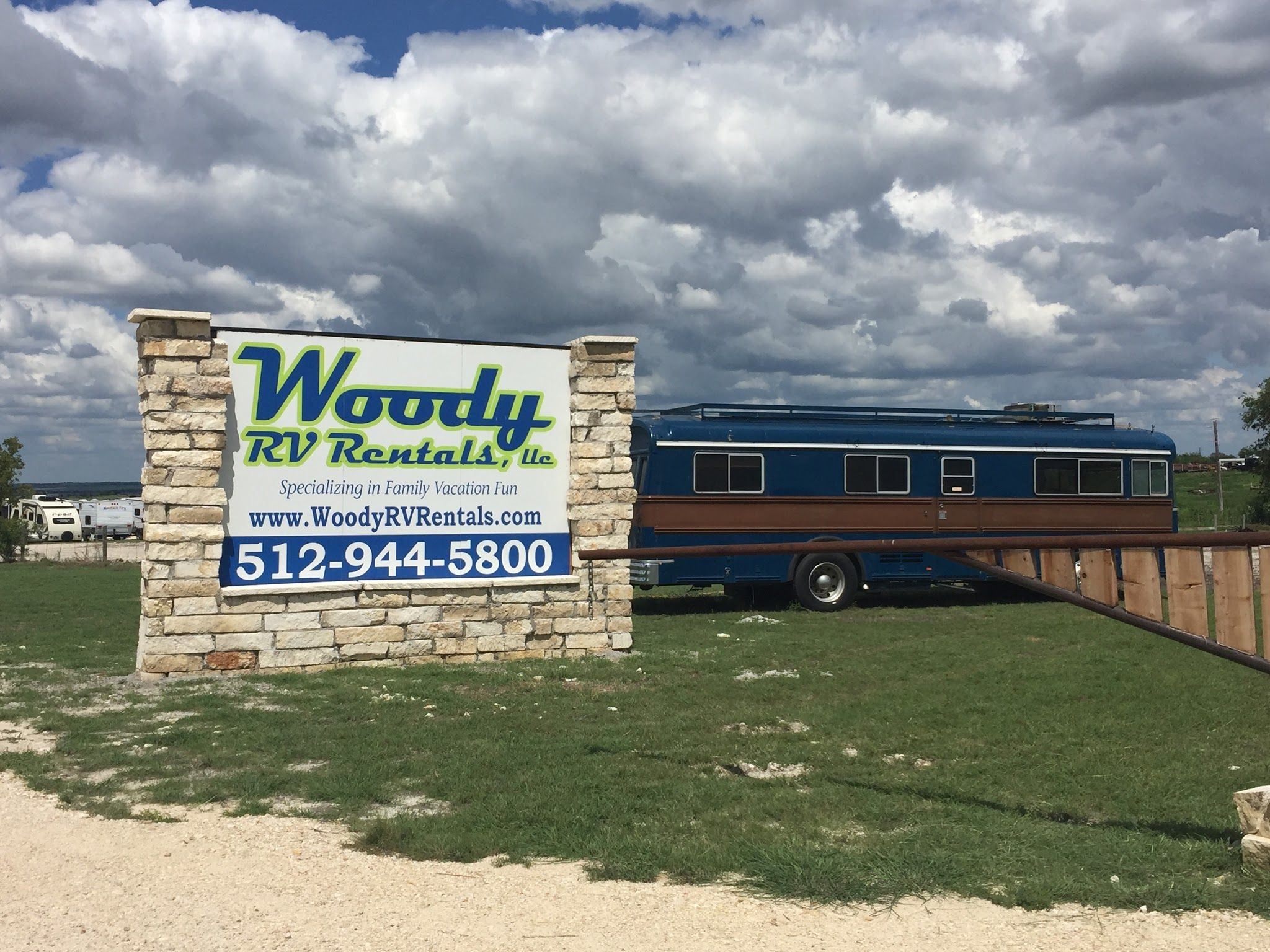 Services & Products Woody RV Rentals LLC in Hutto TX