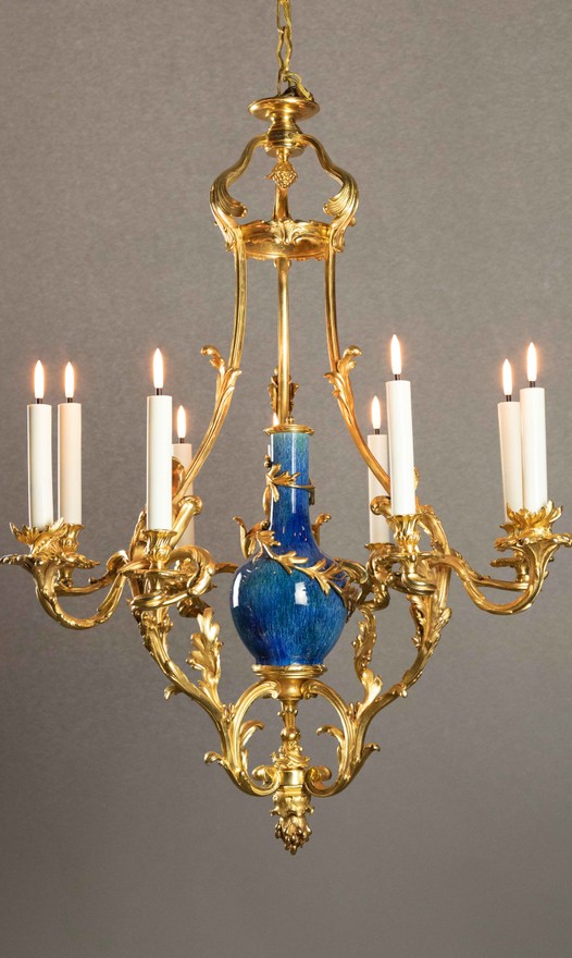 Baroque chandelier with porcelaine