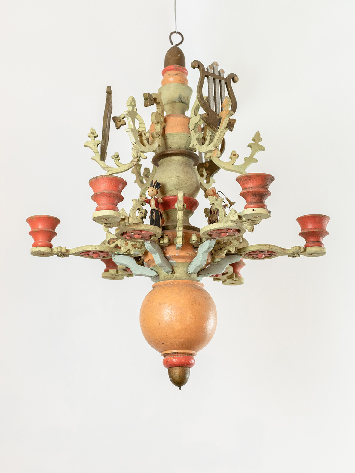 Chandelier in Polychrome wood