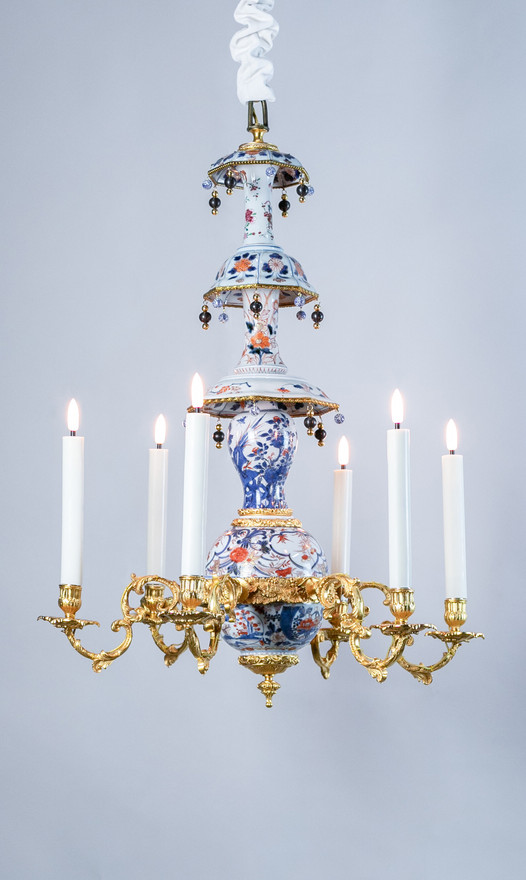 lustre baroque chinoisant en porcelaine et bronze