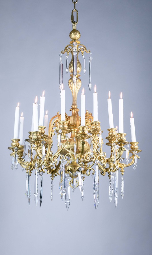 Baccarat, Rare lustre en bronze et cristal taillé