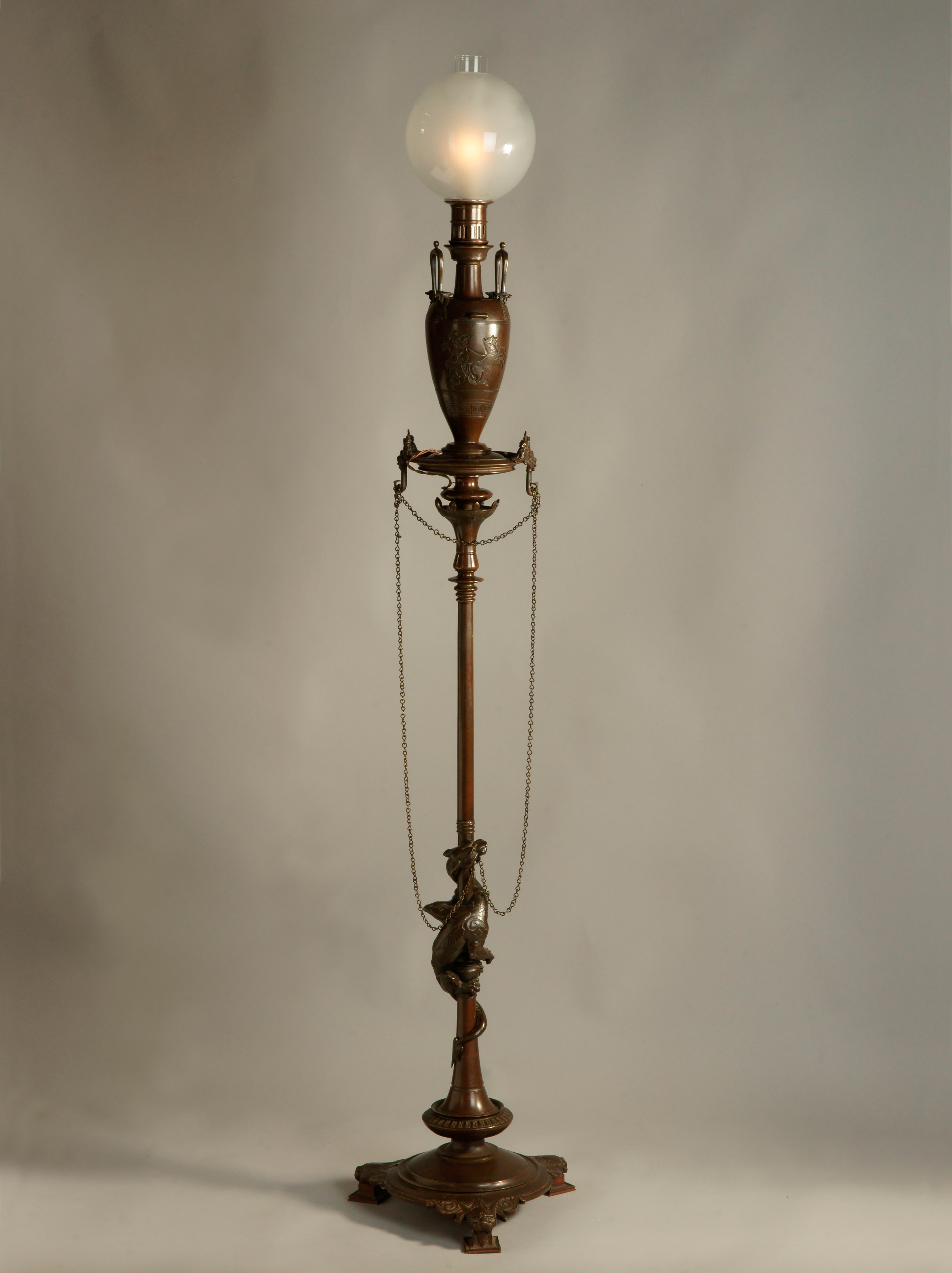 Oil Standing light with Central Urn
