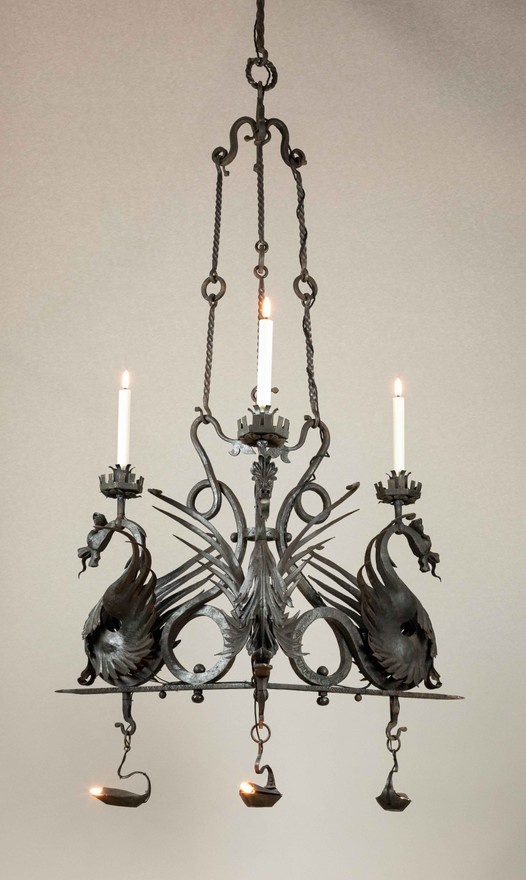 Lustre  néo-médiéval aux lampes à huile et dragons