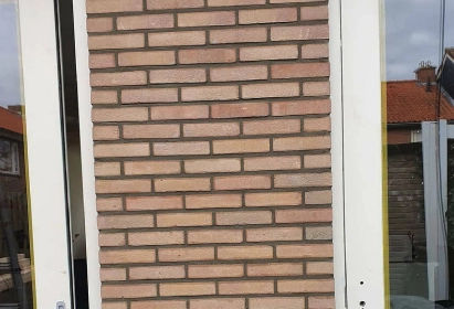 Aanbouw en brievenbus na professioneel voegwerk door GevelPRO