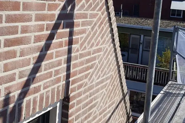 Eindresultaat gevelrenovatie Delft - schone en herstelde gevel