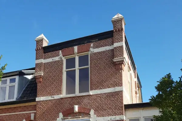 Metselwerk renovatie Putten - herstelde gevelpartij met nieuw voegwerk