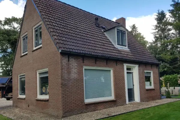 Eindresultaat gevelrenovatie Putten - volledig herstelde woning