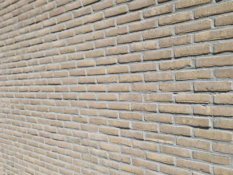 Bedrijfspand Lelystad - uithakken oude voegen met professioneel gereedschap