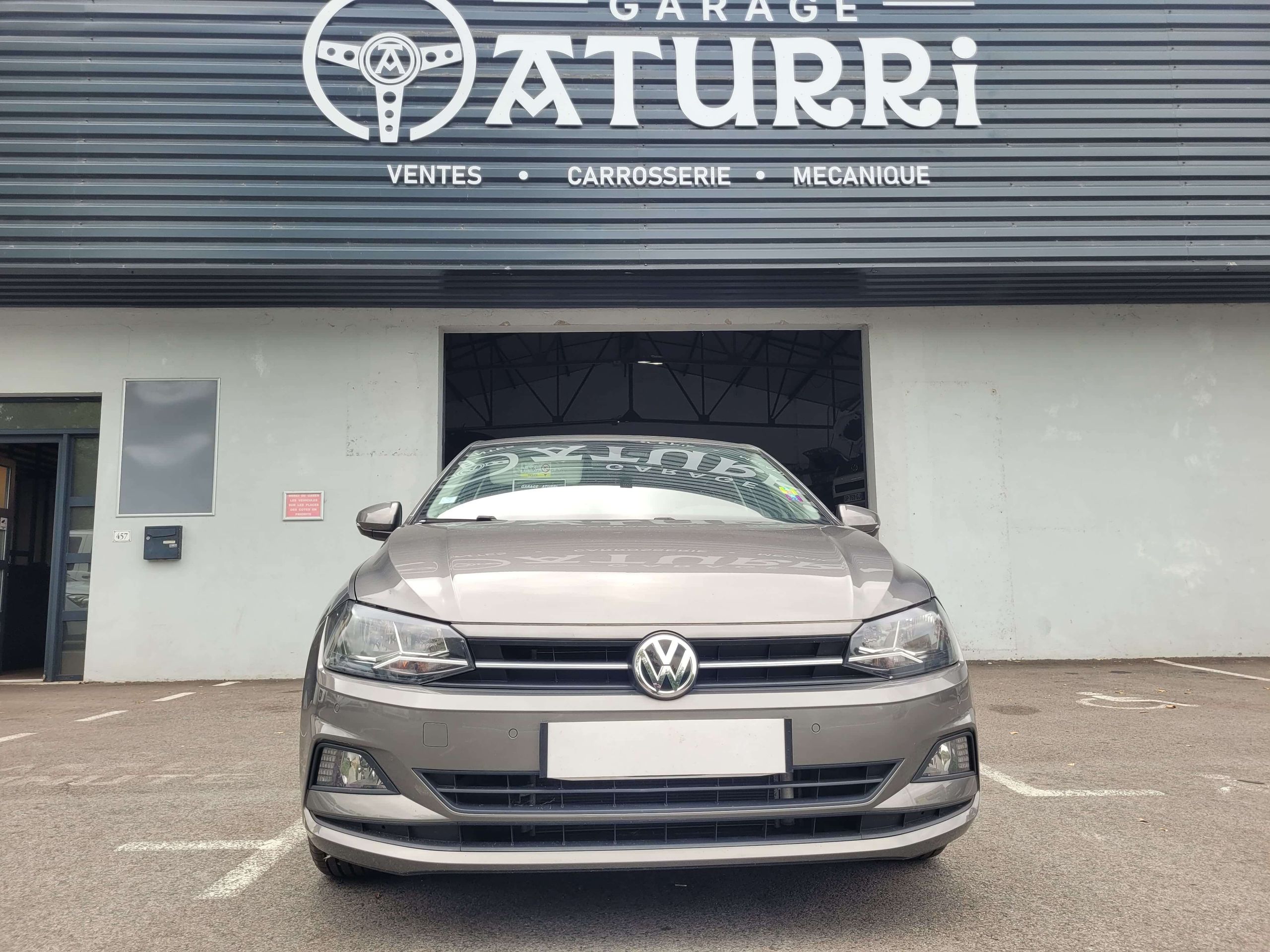 VOLKSWAGEN POLO
