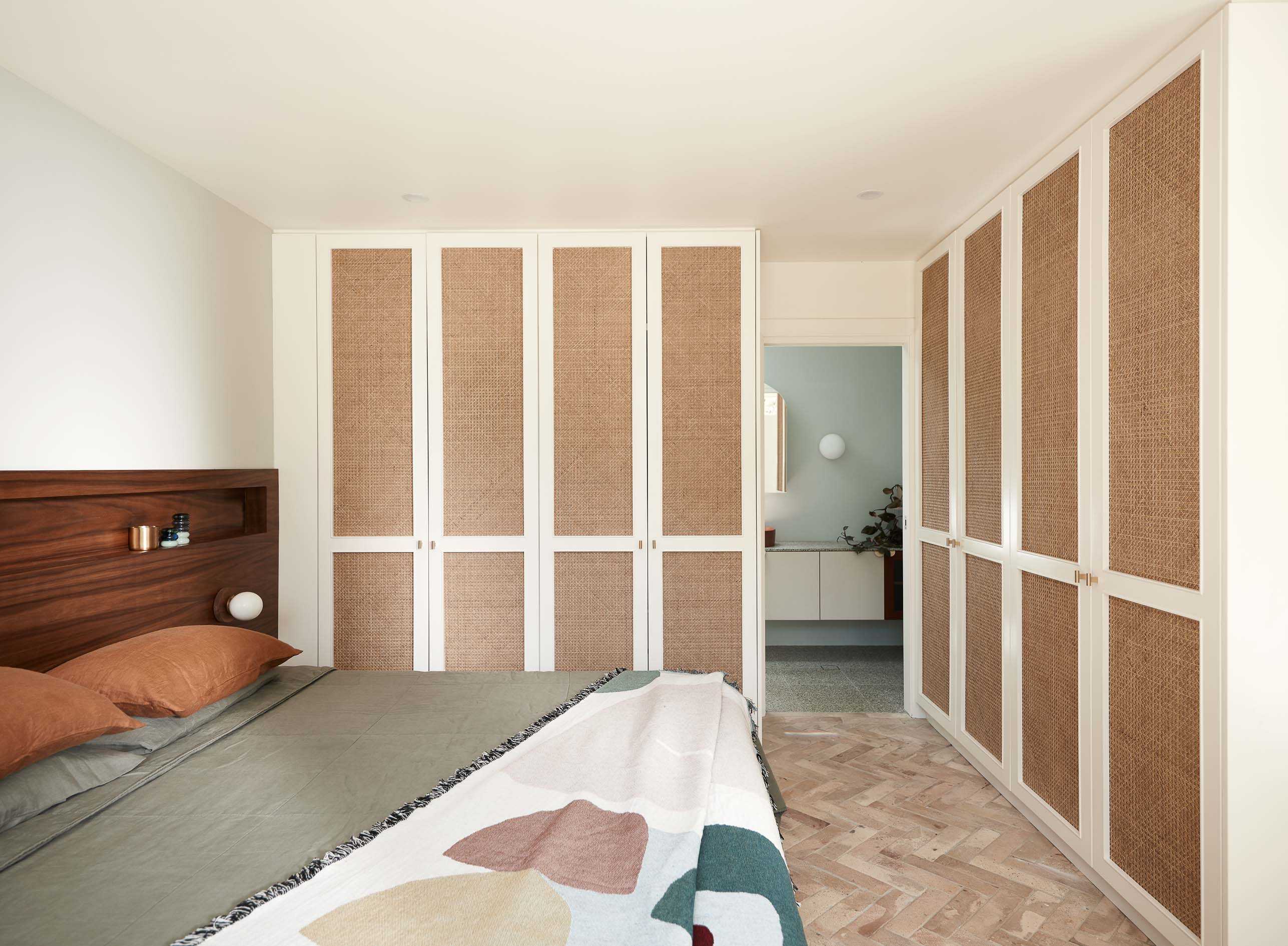 GATHERCO TomMarkHenry DamianBennett MalinaLightTerracotta9 1766019941