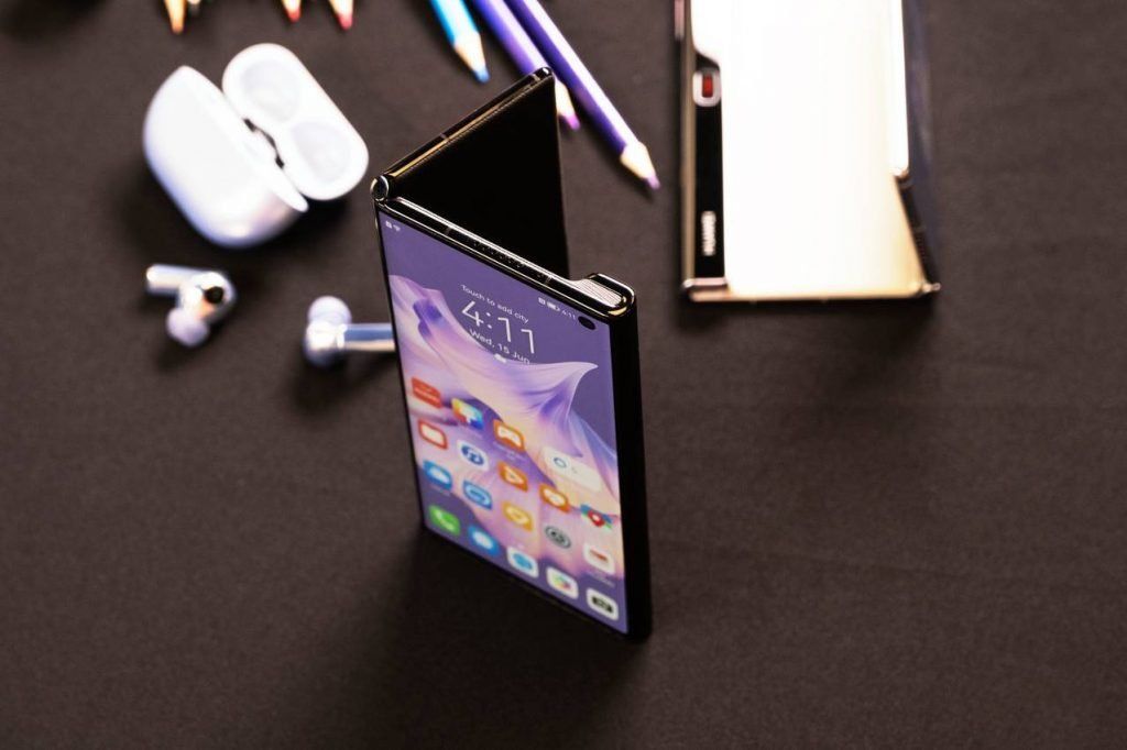 The HUAWEI Mate Xs 2 looks to be a solid flagship foldable smartphone