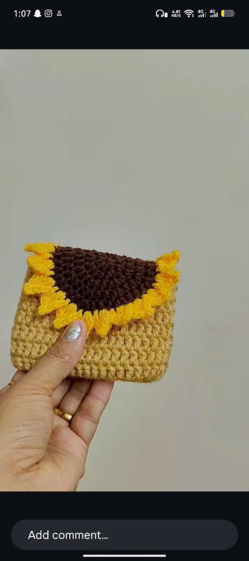 Crochet Mini Sunflower Pouch — Rs 750 in Pakistan