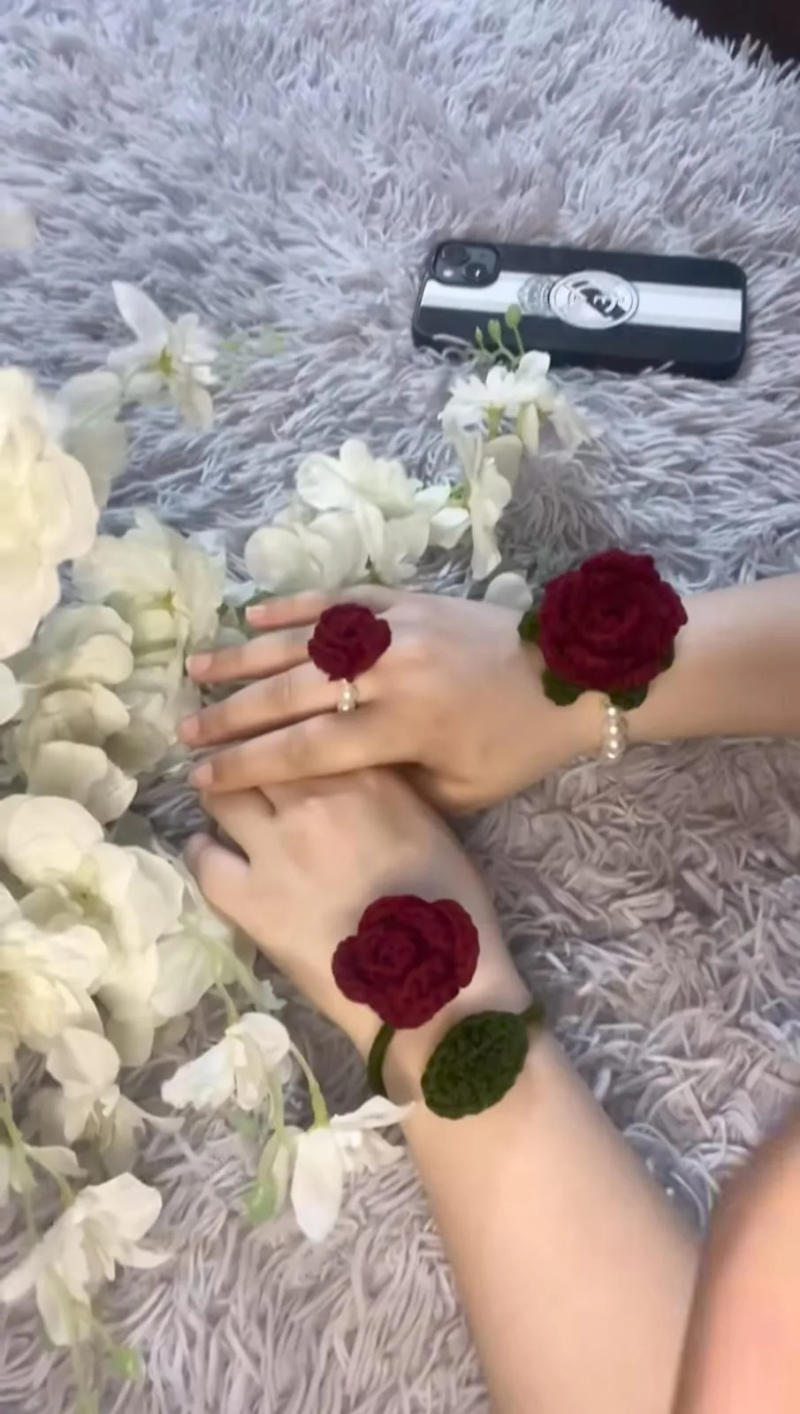 Crochet Pearl Rose Gajra