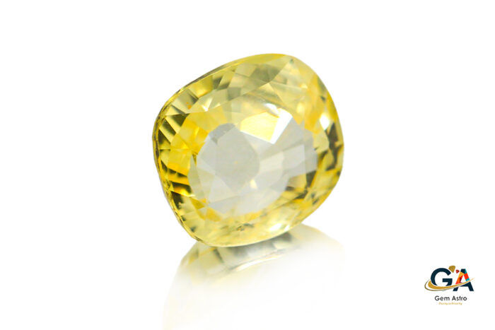 YS186-2.jpg Yellow Sapphire 4.22 Carat (4.69 Ratti) - Image 2