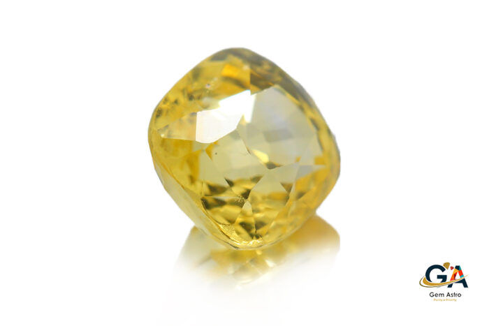 YS254-2-2.jpg Yellow Sapphire 3.54 Carat (3.90 Ratti) - Image 2