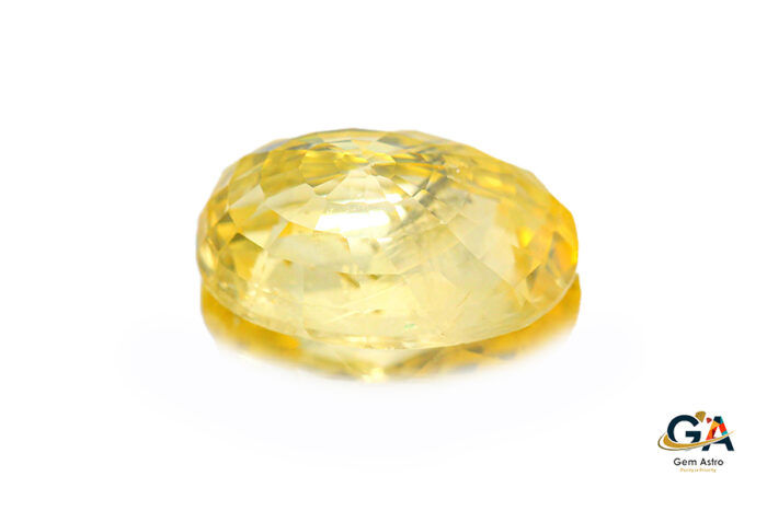 YS256-D.jpg Yellow Sapphire 4.11 Carat (4.52 Ratti) - Image 4