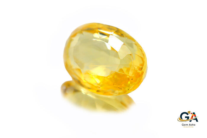YS263-C.jpg Yellow Sapphire 4.55 Carat vivid yellow (Pukhraj 5 Ratti) - Image 4