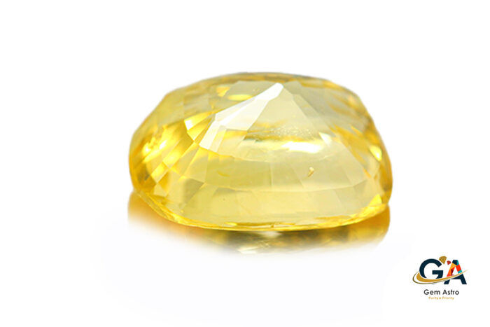 YS266-D-1.jpg Yellow Sapphire 4.04 Carat (4.44 Ratti) - Image 4