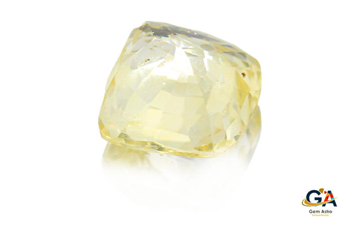 YS56-4.jpg Yellow Sapphire 2.80 Carat (3.11 Ratti) - Image 4
