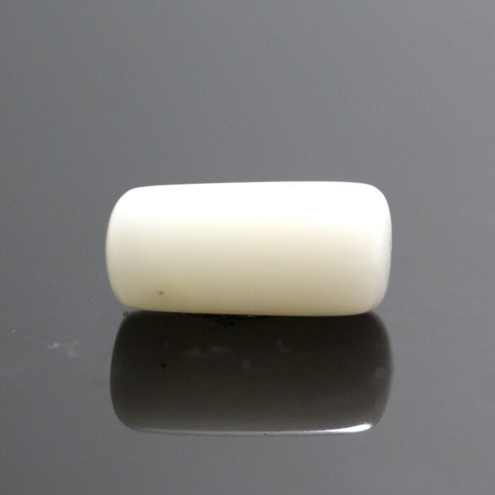 cow14-2.jpg Natural White Coral 6.36 Carat (6.99 Ratti) - Image 2