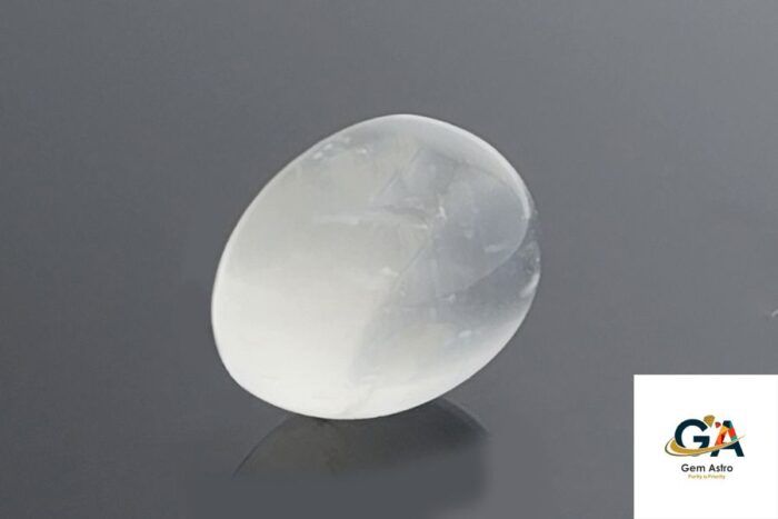 Moonstone 7.89Carat (8.67Ratti) - Image 2