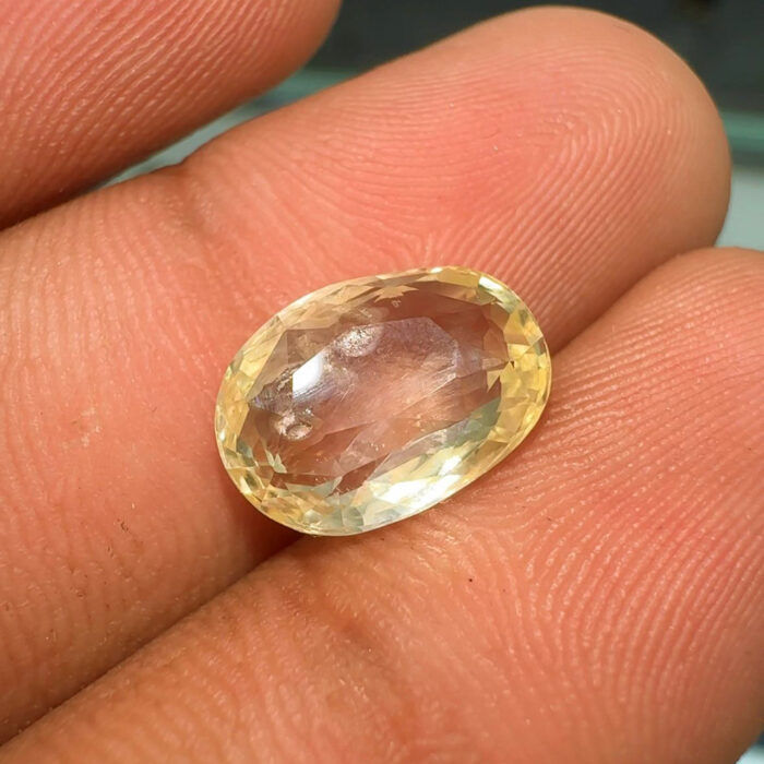 Yellow Sapphire 5.57 Carat (6.13 Ratti Pukhraj) - Image 2