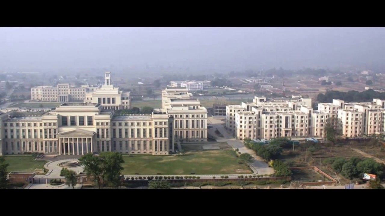 Amity University Lucknow β slide 1