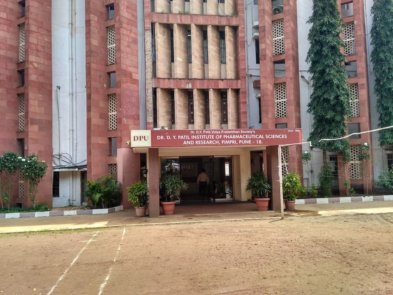 Dr. D.Y. Patil Institute of Pharmaceutical Sciences and Research Pimpri β slide 1