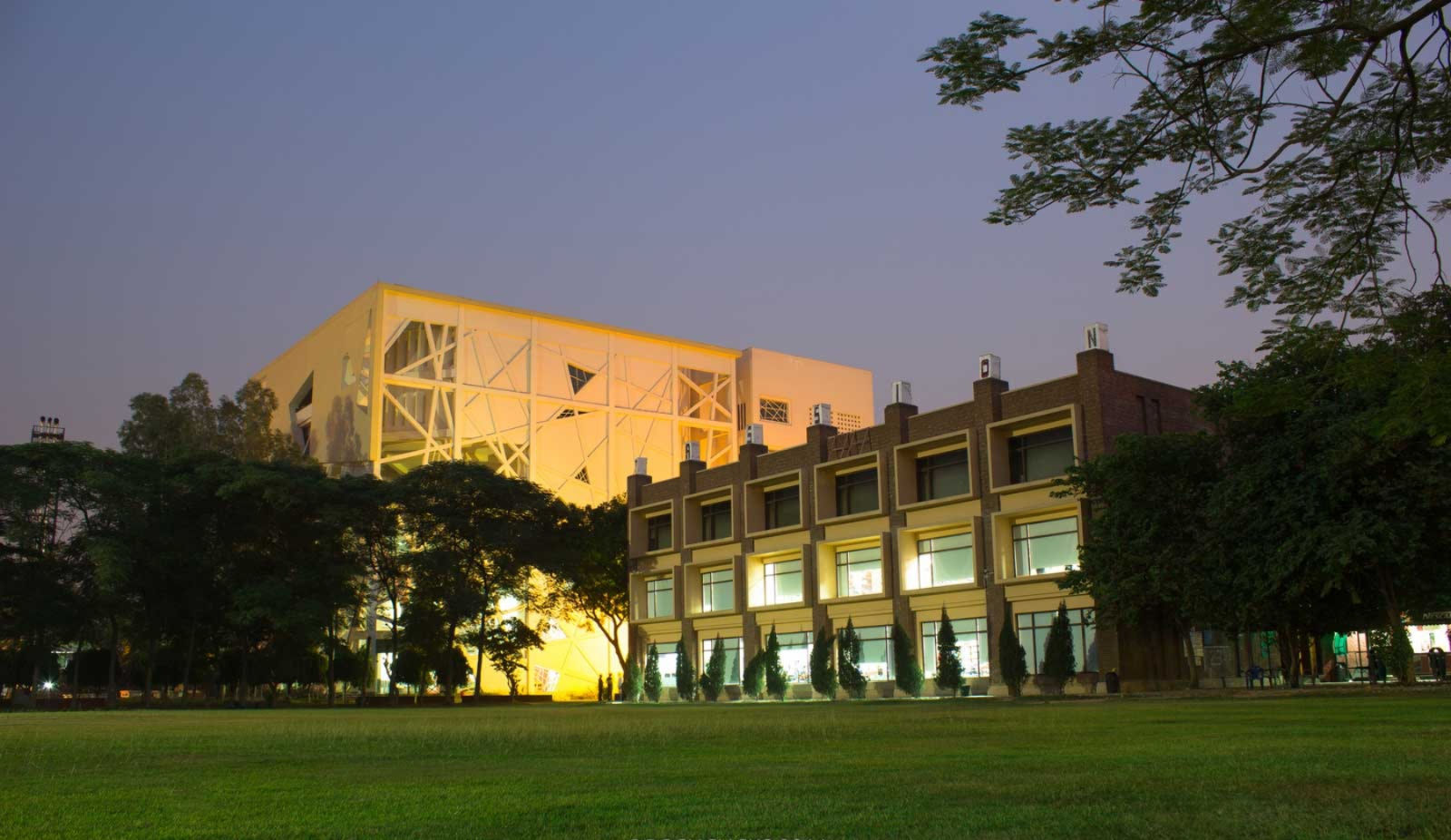 IMT Ghaziabad β slide 1