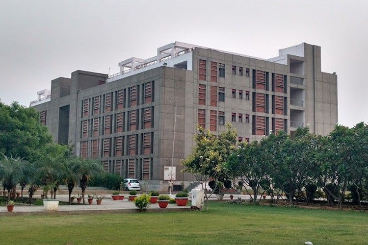 Master School of Management Meerut โ slide 1