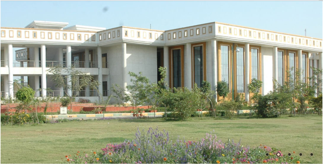NLU Lucknow (RMLNLU) β slide 1
