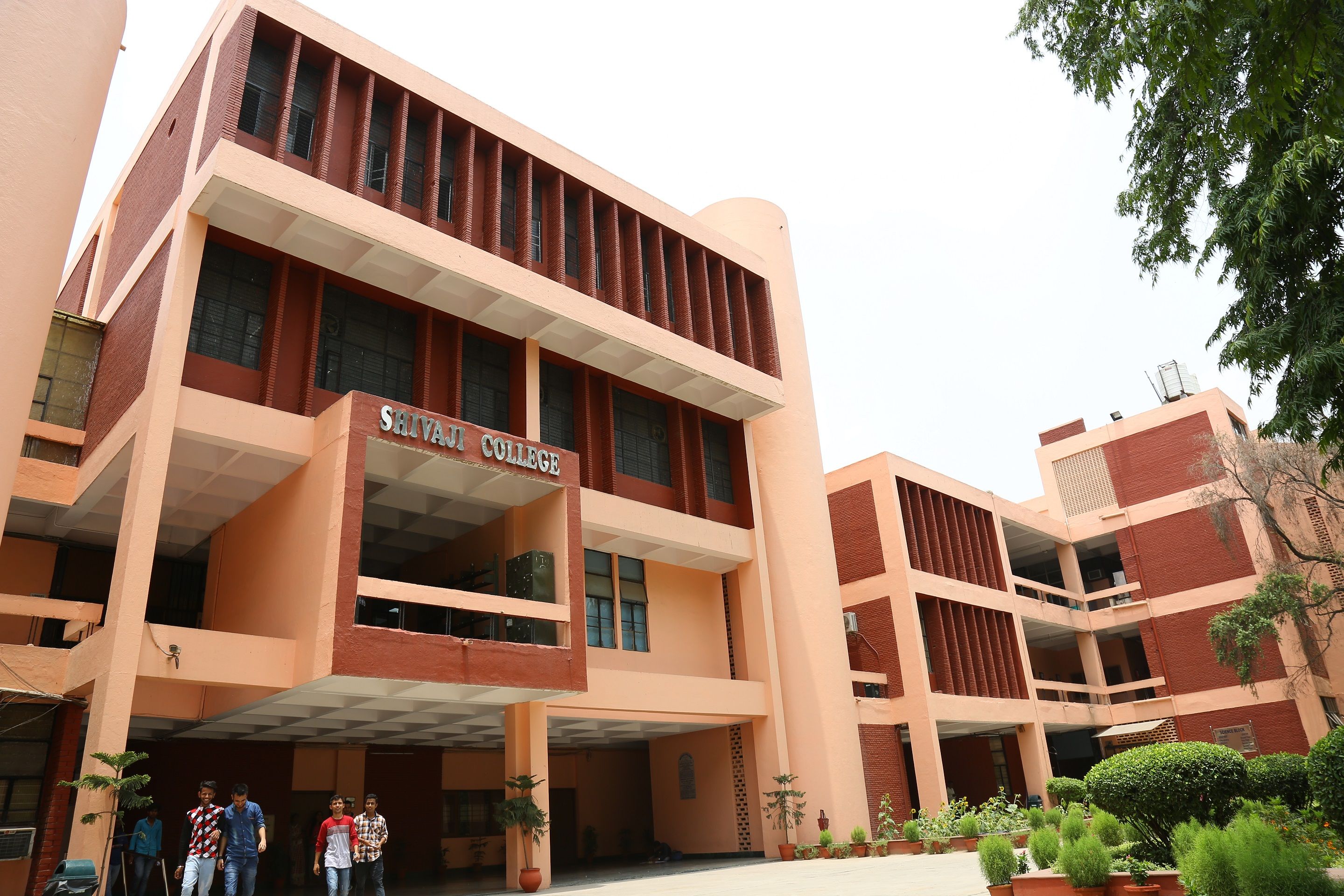 Shivaji College – slide 1