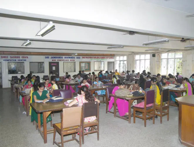 Smt. P.N. Doshi Women's College Mumbai โ slide 1