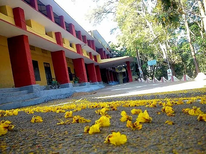 Sree Narayana College Alatur – slide 1