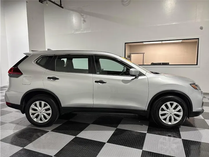 SILVER, 2018 NISSAN ROGUE Image 3