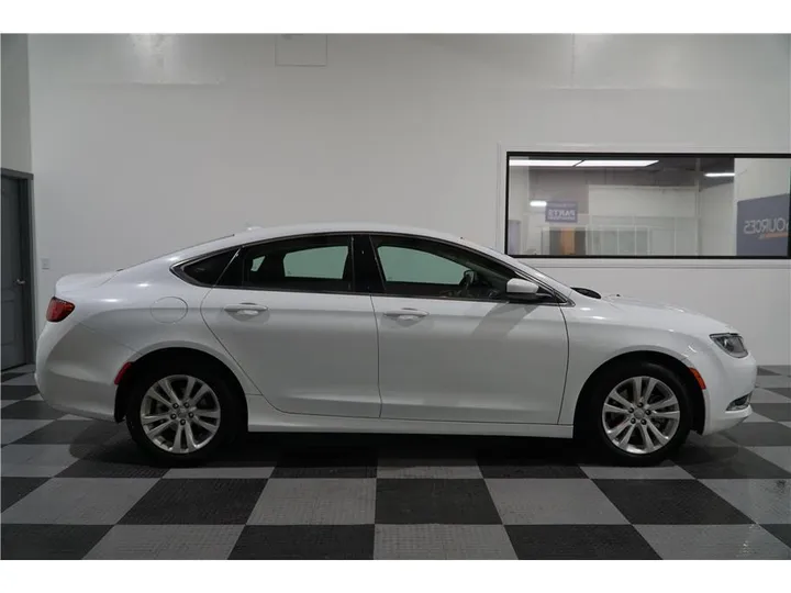 WHITE, 2016 CHRYSLER 200 Image 9